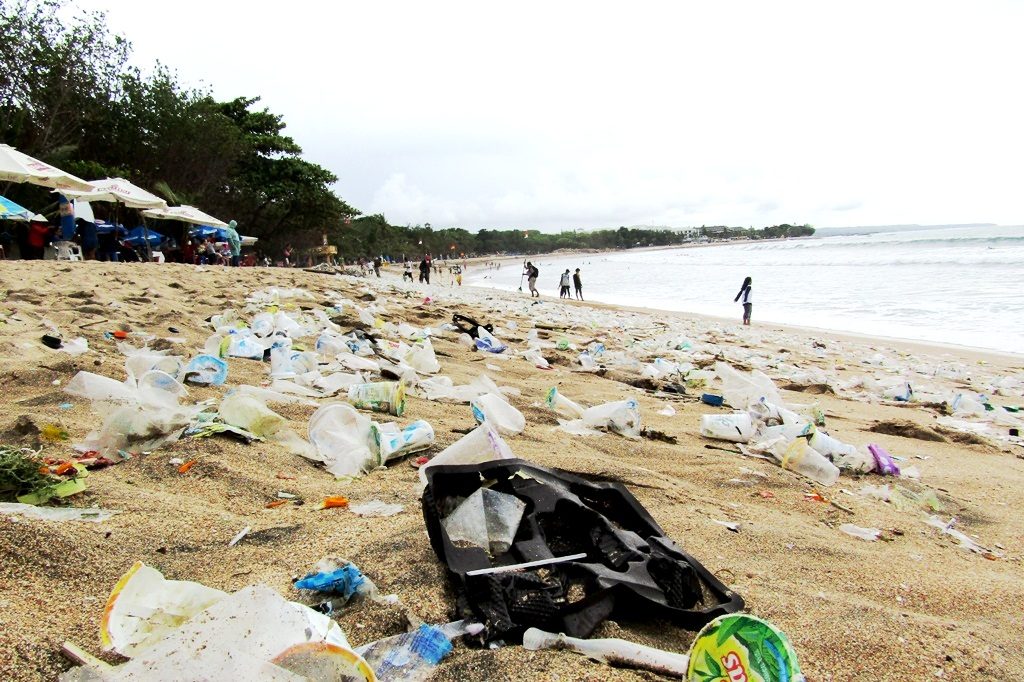 alasan mengapa sampah plastik merusak lingkungan